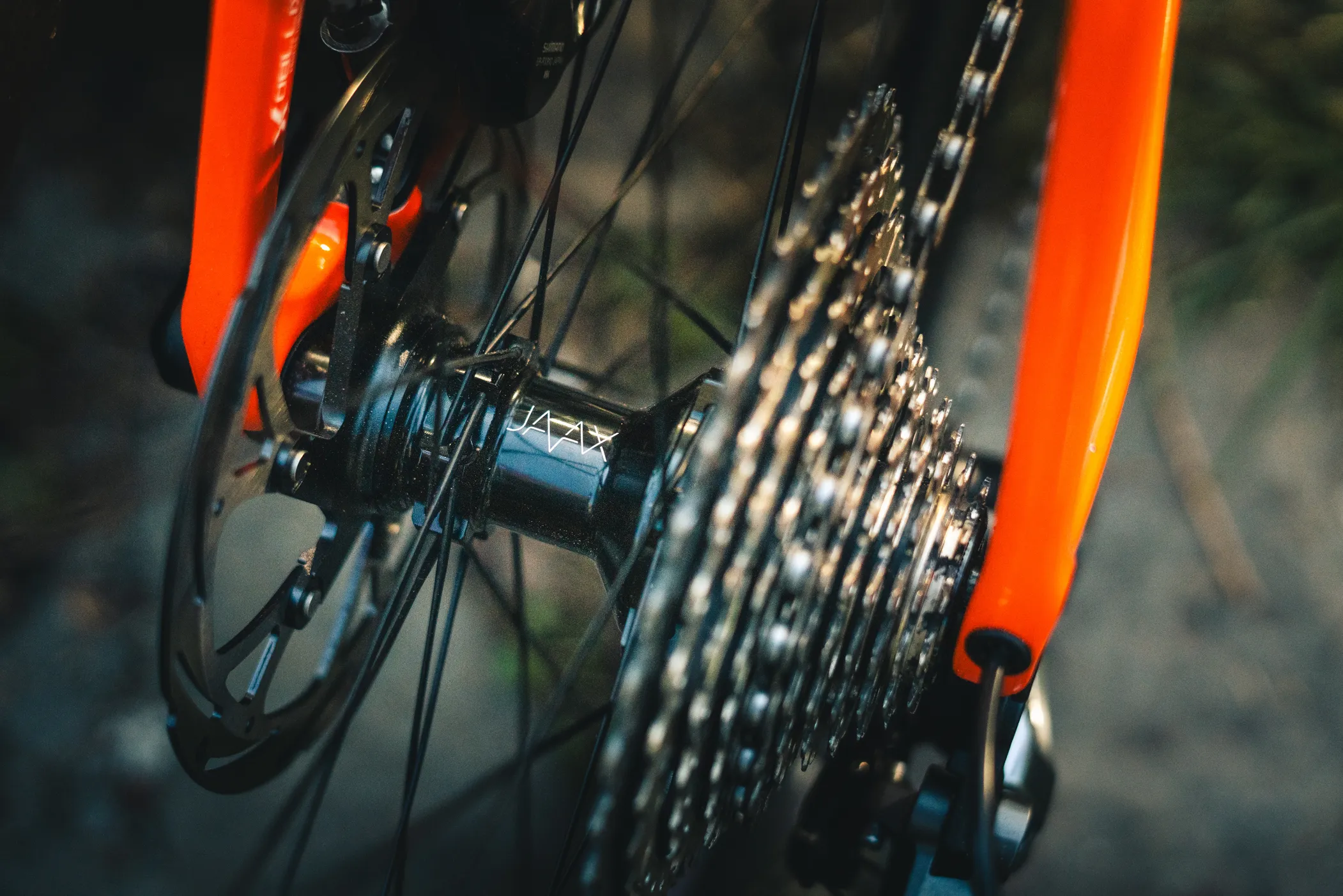 JAVAX 30 Trail Carbon zapletená horská kola